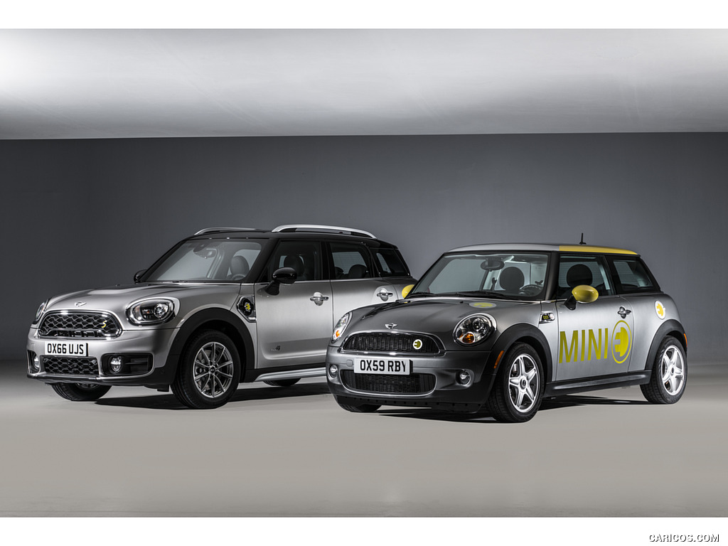 2017 MINI Cooper S E Countryman ALL4 Plug-in-Hybrid - Front Three-Quarter