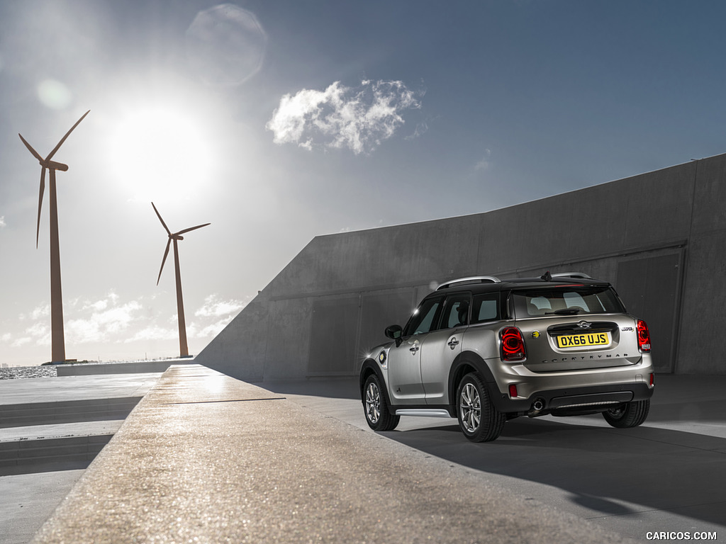 2017 MINI Cooper S E Countryman ALL4 Plug-in-Hybrid - Rear Three-Quarter