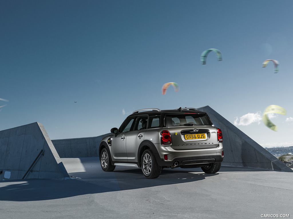 2017 MINI Cooper S E Countryman ALL4 Plug-in-Hybrid - Rear Three-Quarter