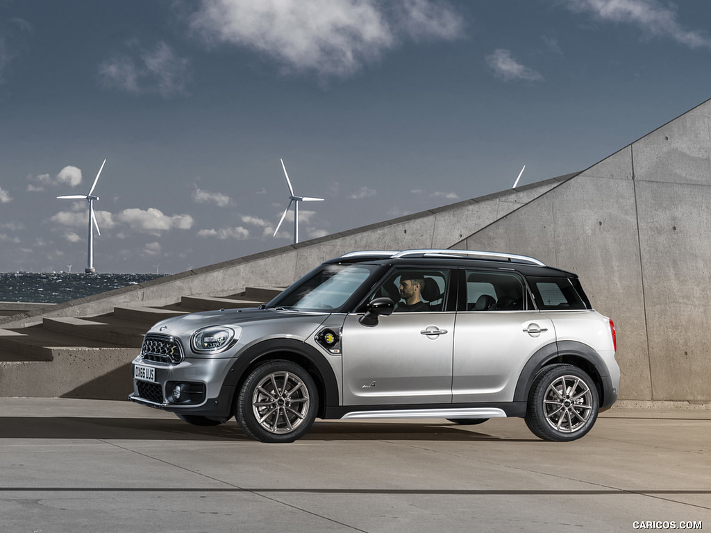 2017 MINI Cooper S E Countryman ALL4 Plug-in-Hybrid - Side