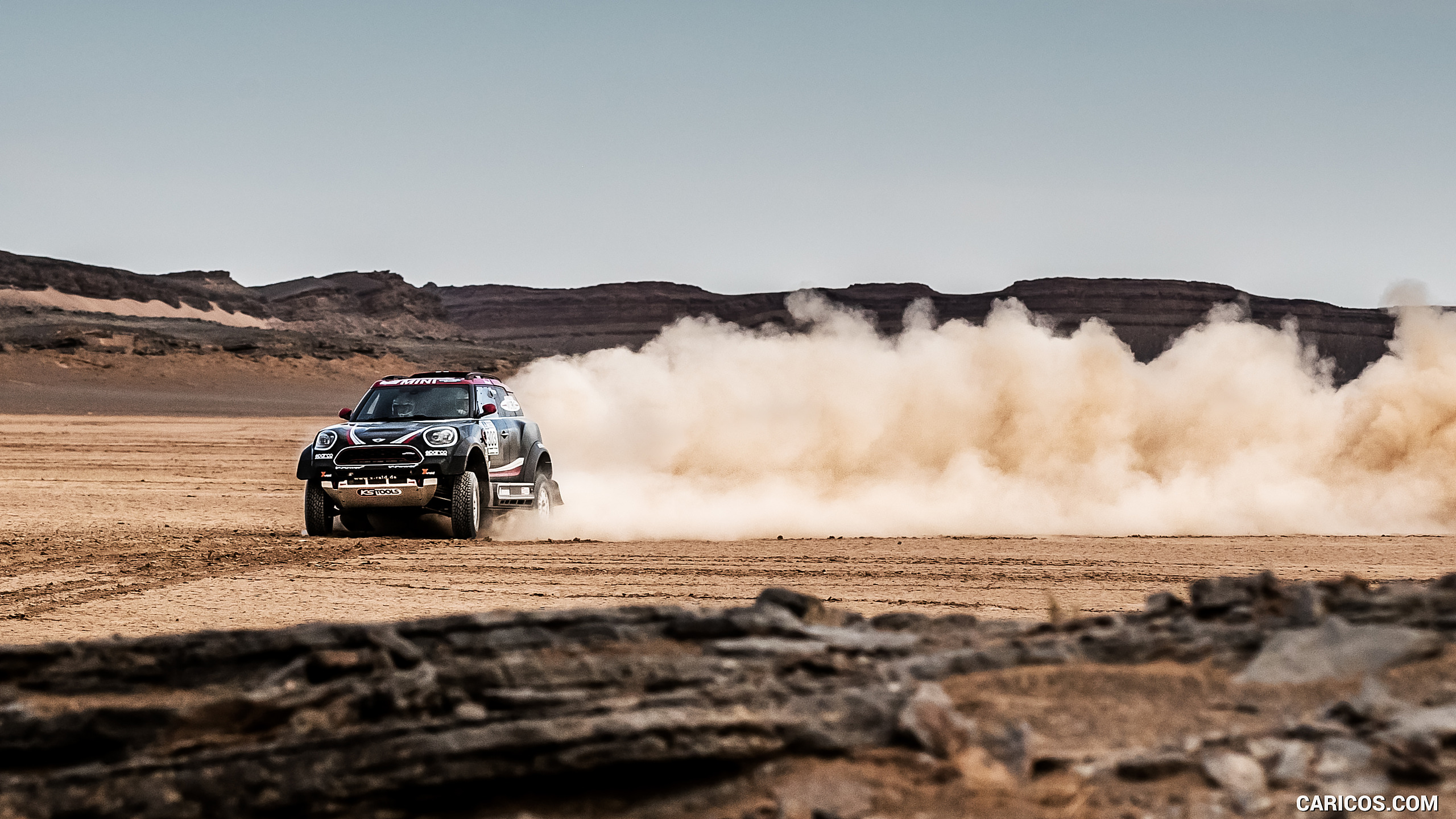 2017 MINI Countryman John Cooper Works Rally - In a Desert - Front, #11 of 58