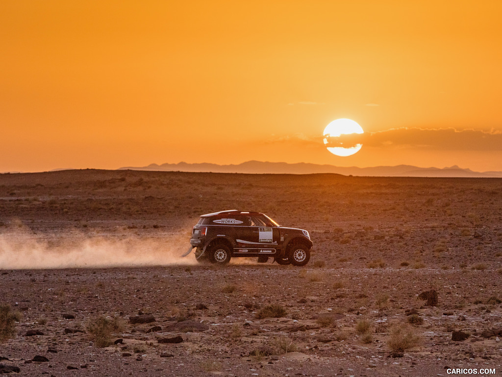 2017 MINI Countryman John Cooper Works Rally - In a Desert - Side