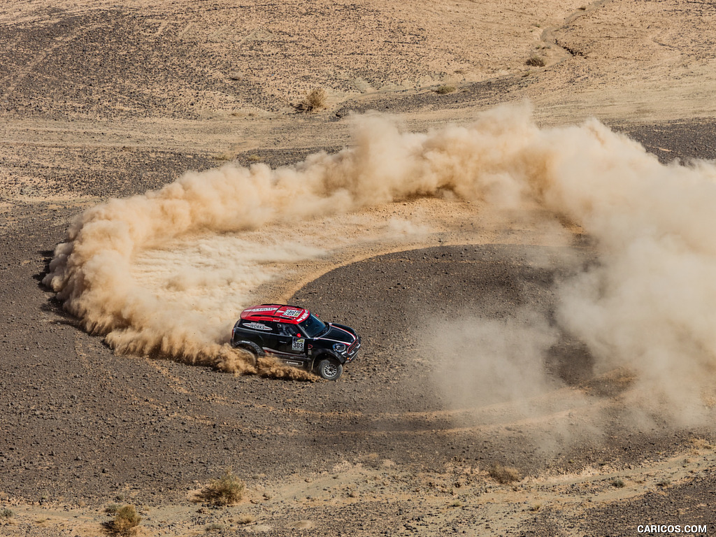 2017 MINI Countryman John Cooper Works Rally - In a Desert - Top