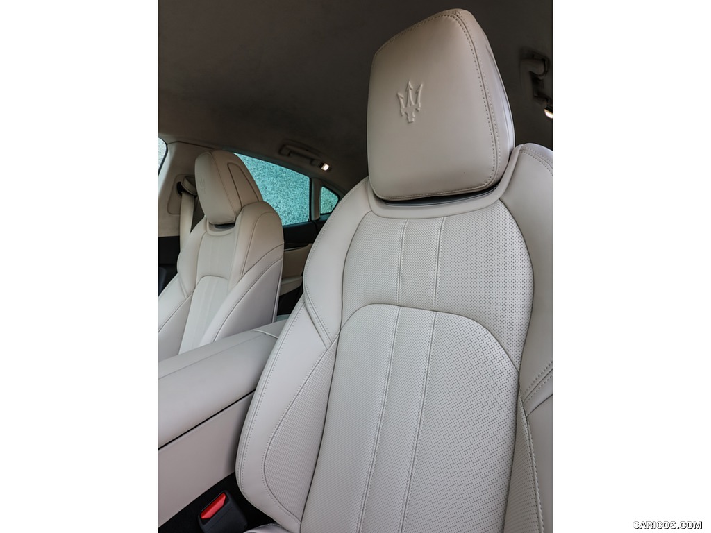 2017 Maserati Levante SUV - Interior, Front Seats