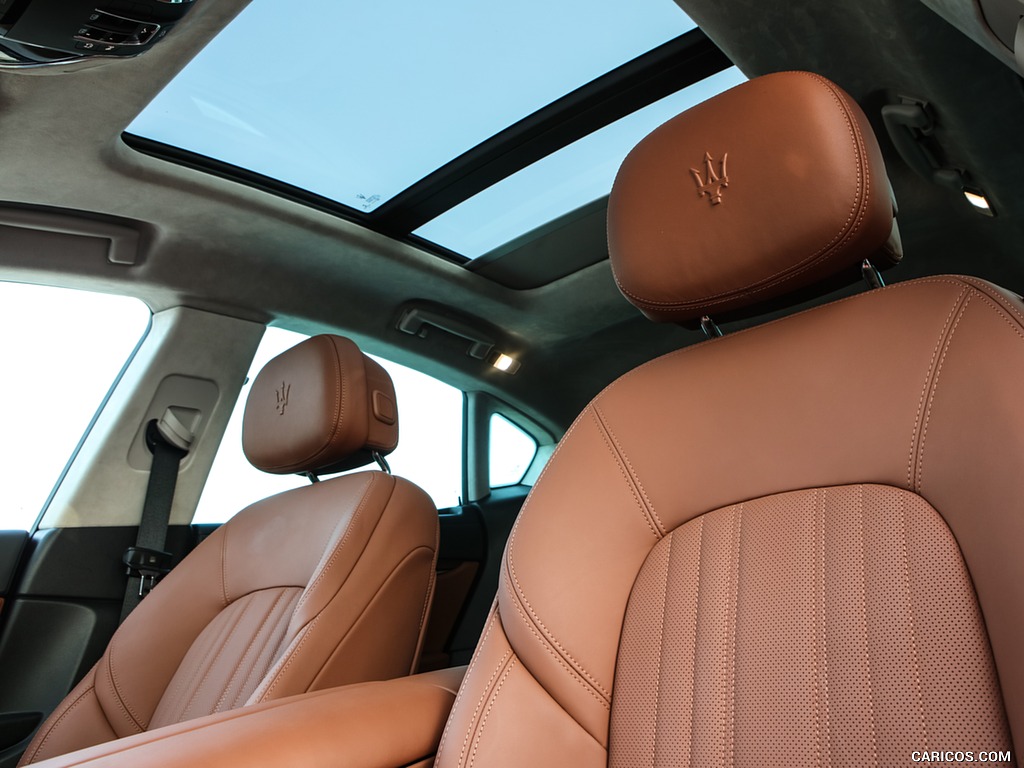 2017 Maserati Levante SUV - Panoramic Roof