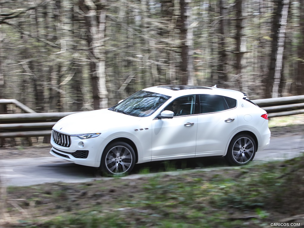 2017 Maserati Levante SUV - Side