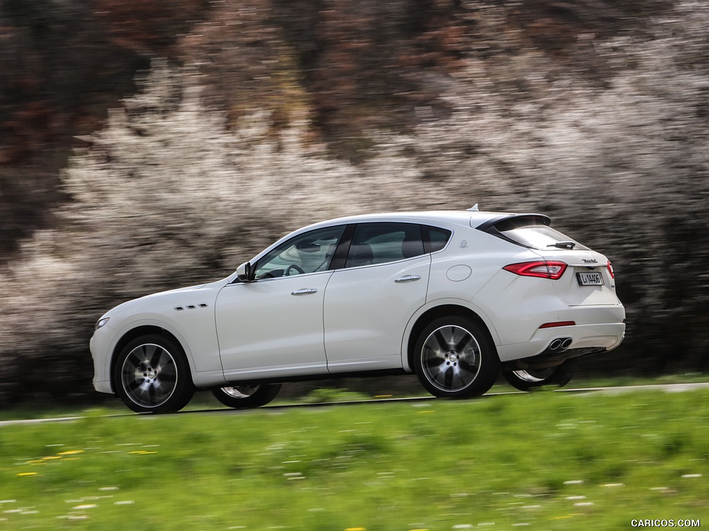 2017 Maserati Levante SUV - Side