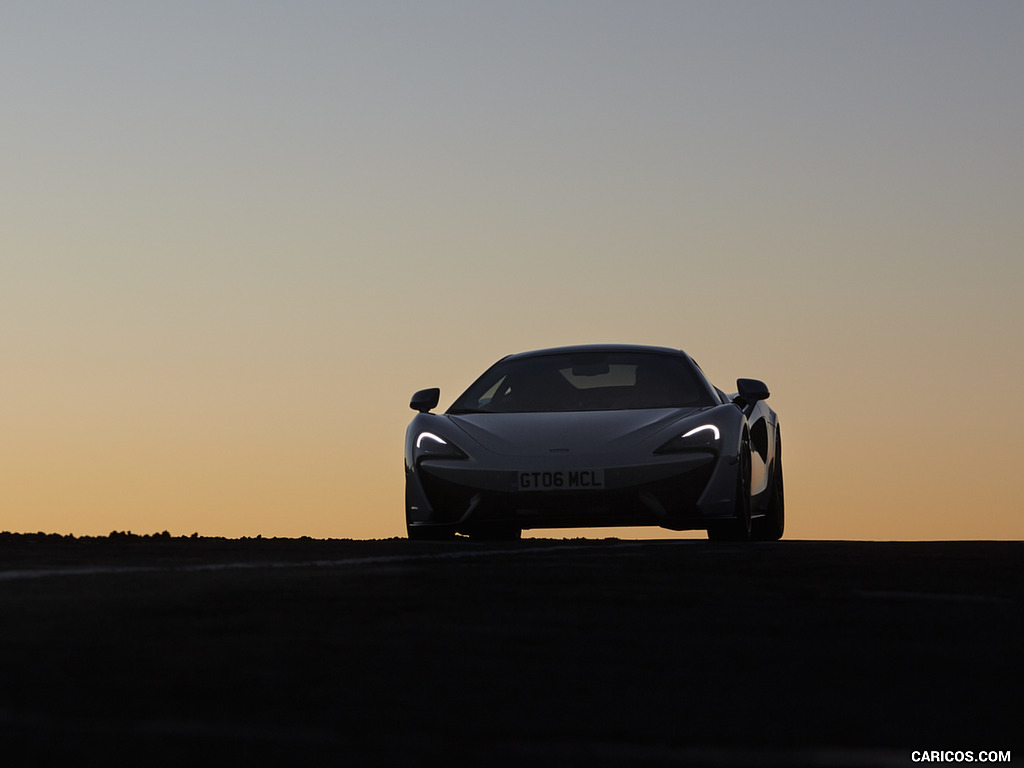 2017 McLaren 570GT - Front