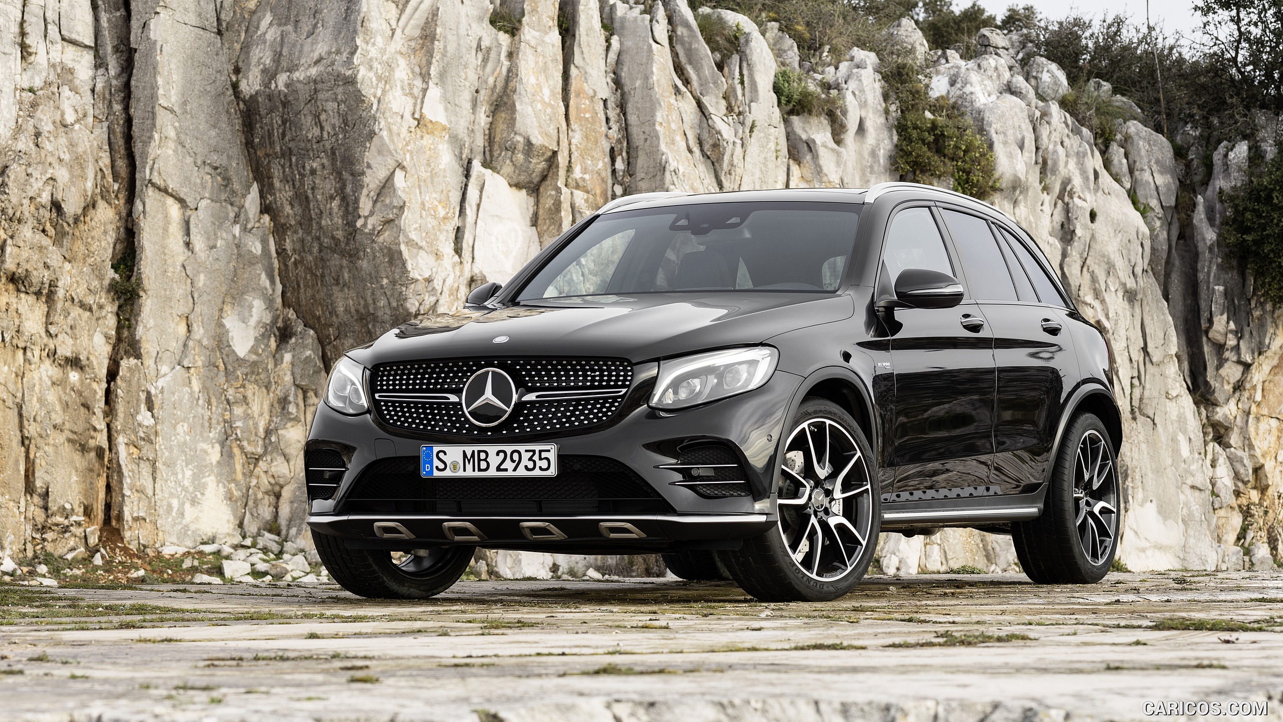 2017 Mercedes-AMG GLC 43 4MATIC (Chassis: X253, Color: Obsidian Black) - Front, #18 of 108