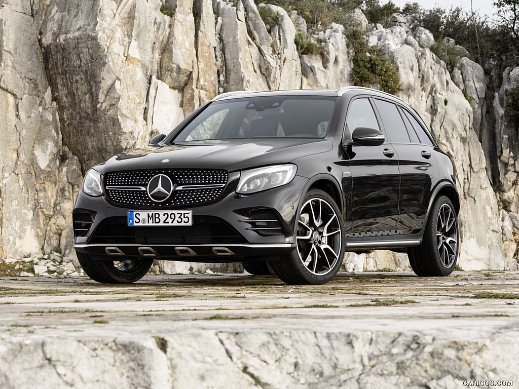 2017 Mercedes-AMG GLC 43 4MATIC (Chassis: X253, Color: Obsidian Black) - Front