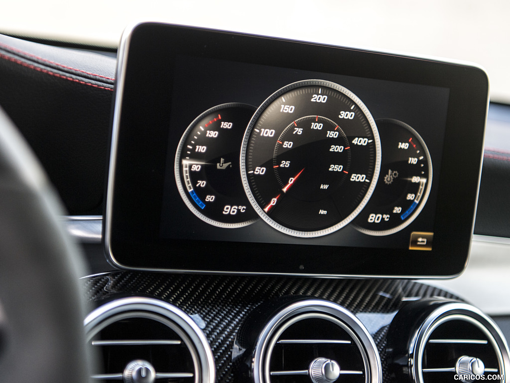 2017 Mercedes-AMG GLC 43 Coupé - Central Console