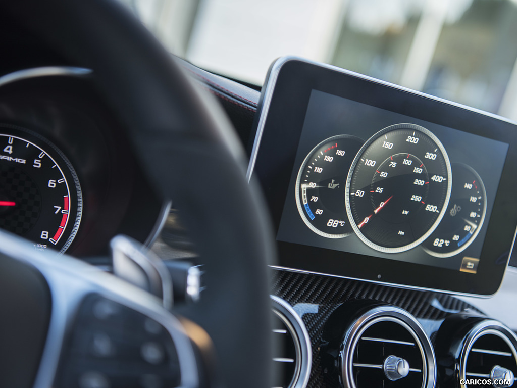 2017 Mercedes-AMG GLC 43 Coupé - Central Console