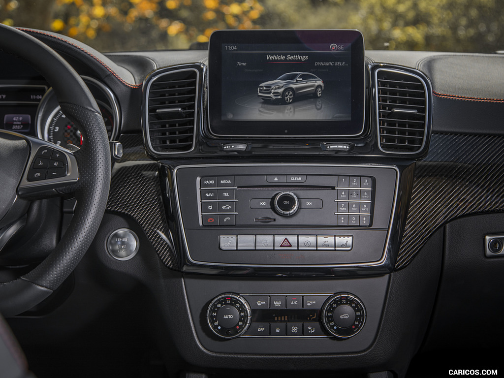 2017 Mercedes-AMG GLE 43 Coupe (US-Spec) - Central Console