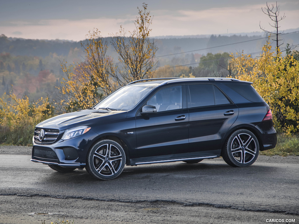 2017 Mercedes-AMG GLE43 (US-Spec) - Front Three-Quarter