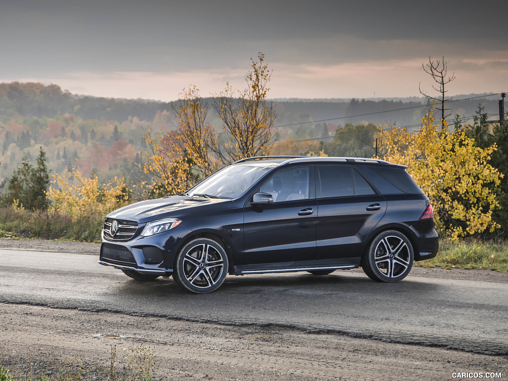 2017 Mercedes-AMG GLE43 (US-Spec) - Front Three-Quarter