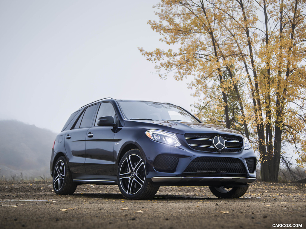 2017 Mercedes-AMG GLE43 (US-Spec) - Front Three-Quarter