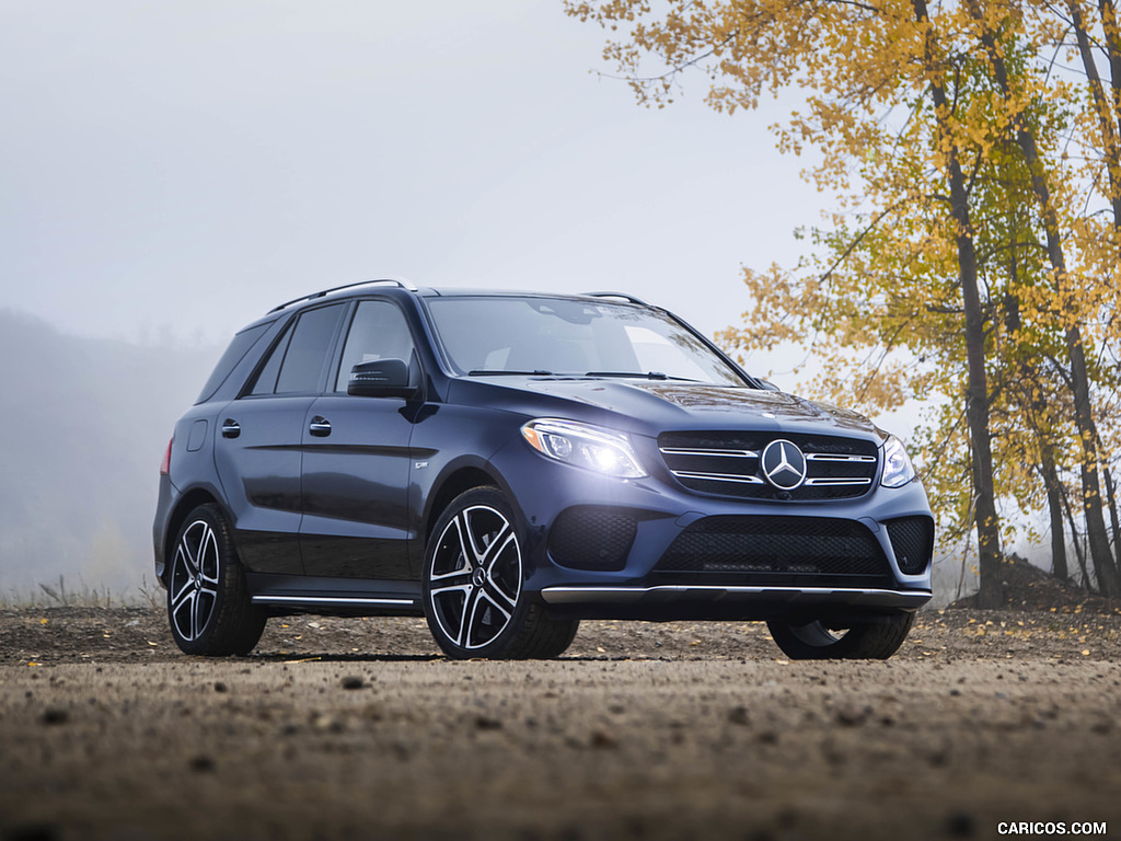 2017 Mercedes-AMG GLE43 (US-Spec) - Front Three-Quarter