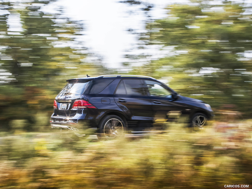 2017 Mercedes-AMG GLE43 (US-Spec) - Side