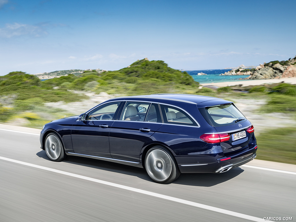 2017 Mercedes-Benz E-Class Estate E 350 d Exclusive Line (Color: cavansite Blue) - Rear Three-Quarter