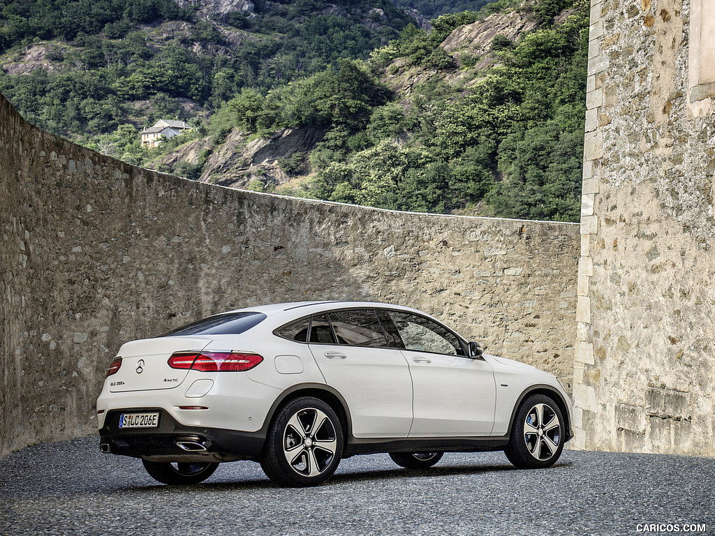 2017 Mercedes-Benz GLC 350 e Coupe Plug-in-Hybrid (Color: Diamond White) - Rear Three-Quarter