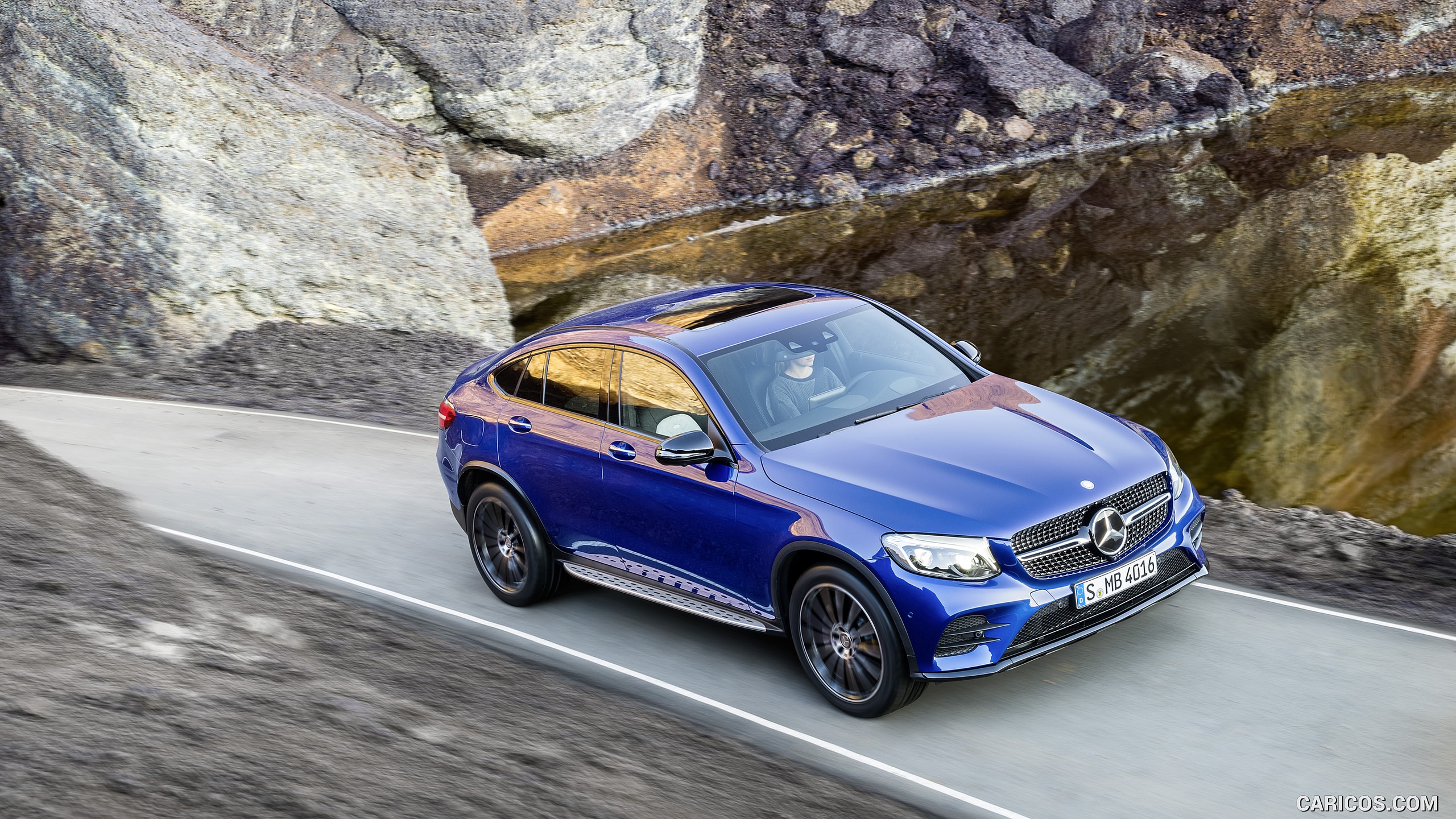 2017 Mercedes Benz Glc Coupe Color Brilliant Blue Front Caricos 0557