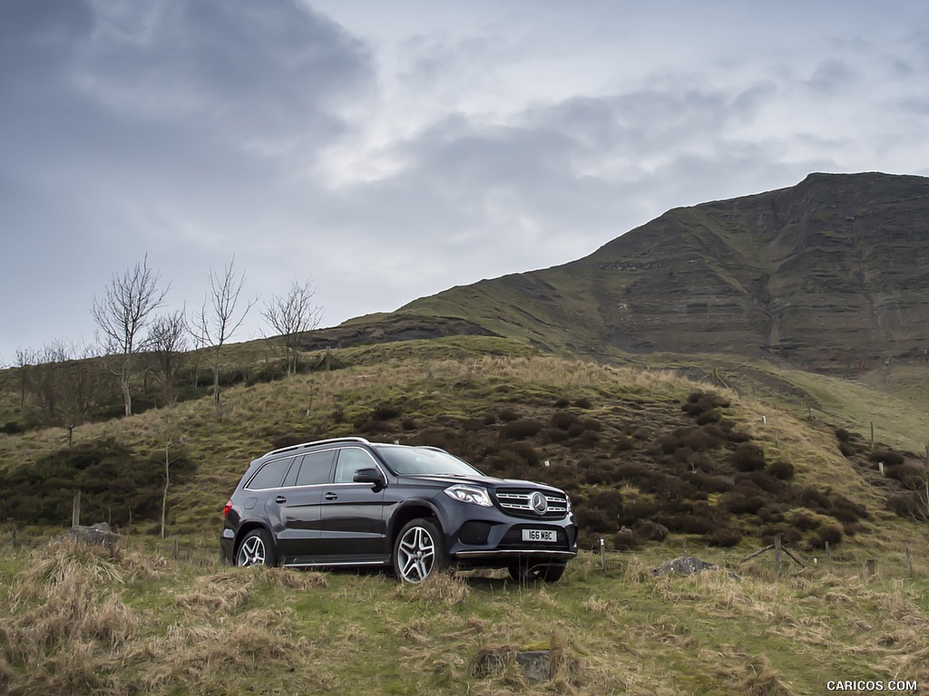 2017 Mercedes-Benz GLS 350 d 4MATIC AMG Line (UK-Spec, Diesel) - Front