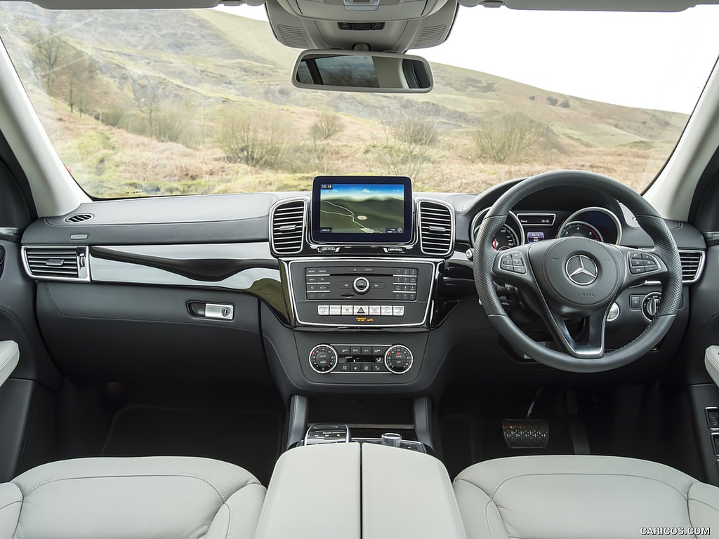 2017 Mercedes-Benz GLS 350 d 4MATIC AMG Line (UK-Spec, Diesel) - Interior, Cockpit