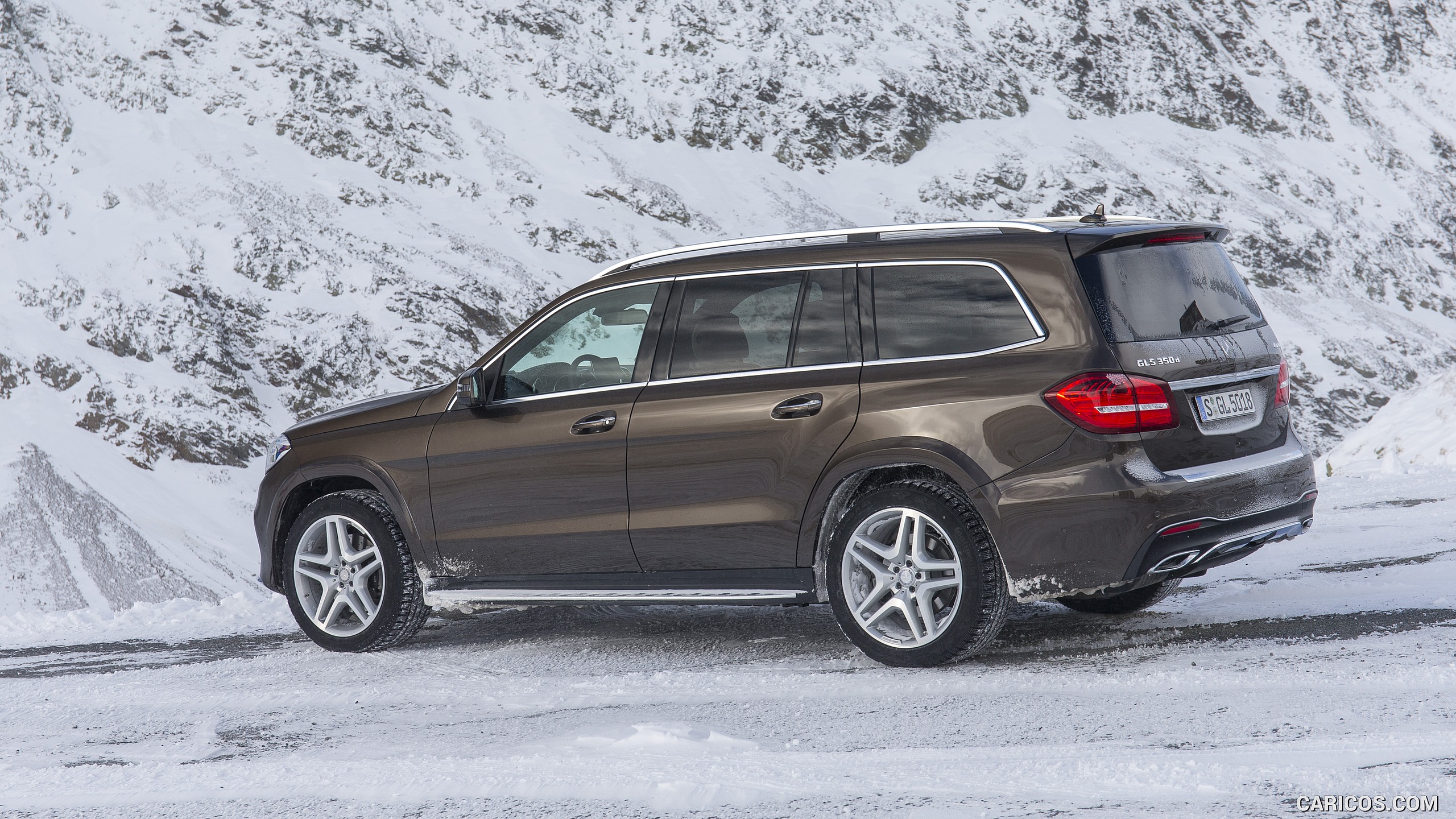 2017 Mercedes-Benz GLS 350d 4MATIC AMG Line in Snow - Side, #188 of 255