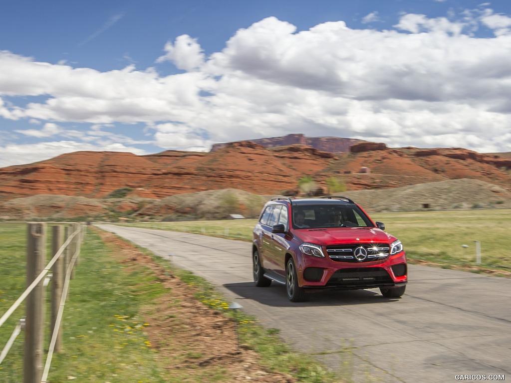 2017 Mercedes-Benz GLS 550 (US-Spec) - Front