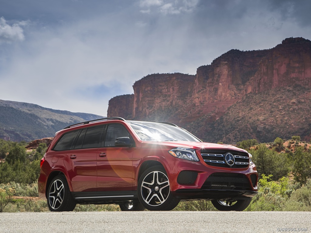 2017 Mercedes-Benz GLS 550 (US-Spec) - Front