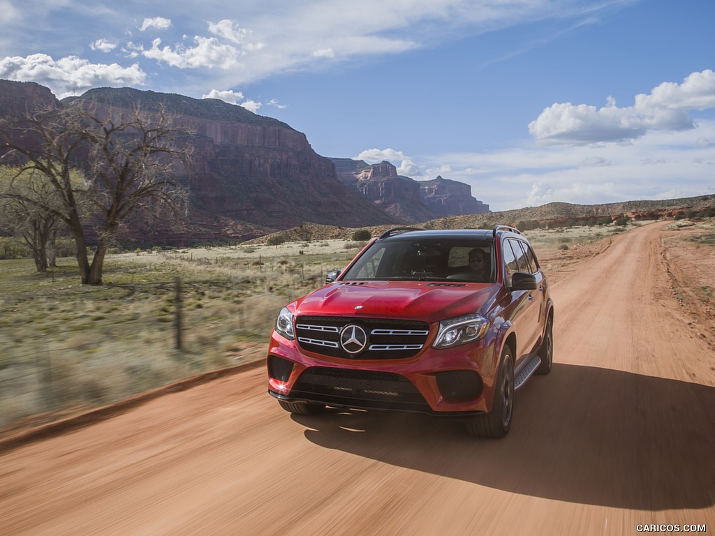 2017 Mercedes-Benz GLS 550 (US-Spec) - Front