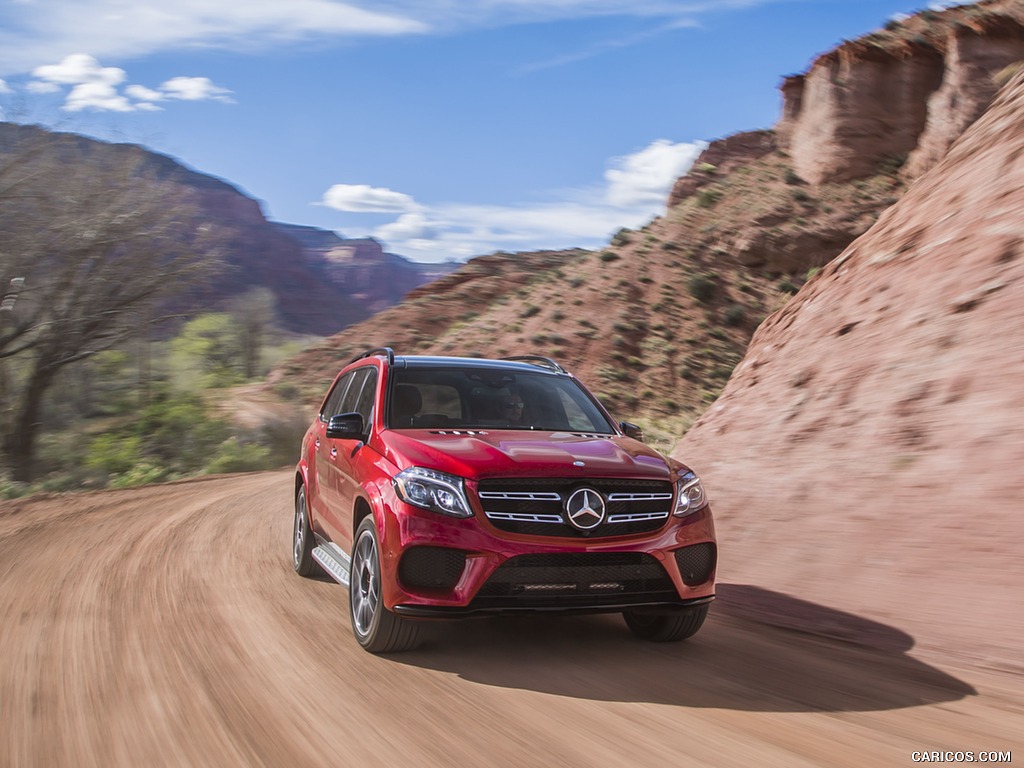 2017 Mercedes-Benz GLS 550 (US-Spec) - Front