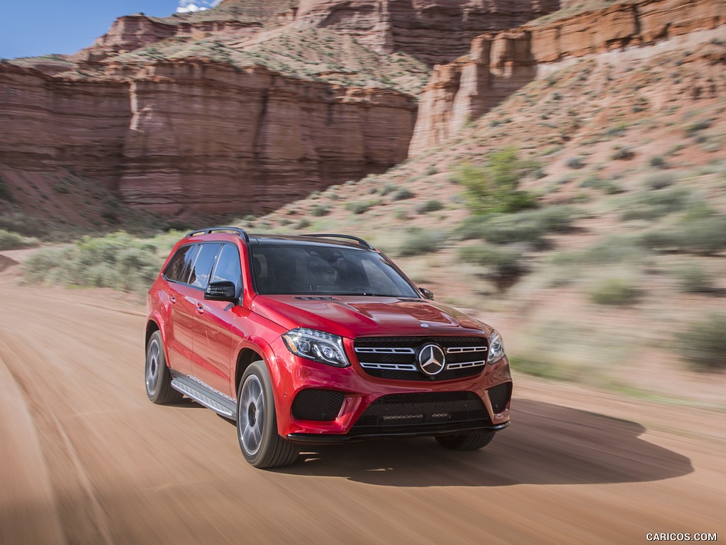 2017 Mercedes-Benz GLS 550 (US-Spec) - Front