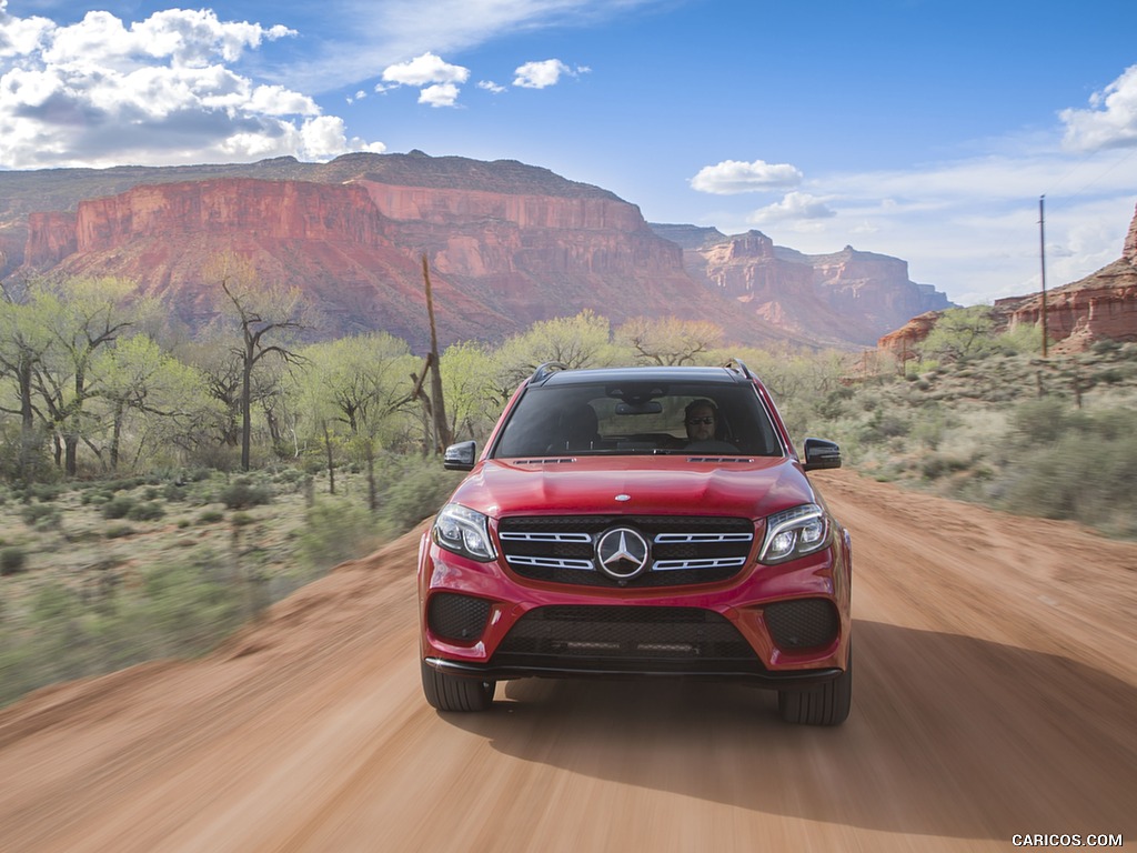 2017 Mercedes-Benz GLS 550 (US-Spec) - Front