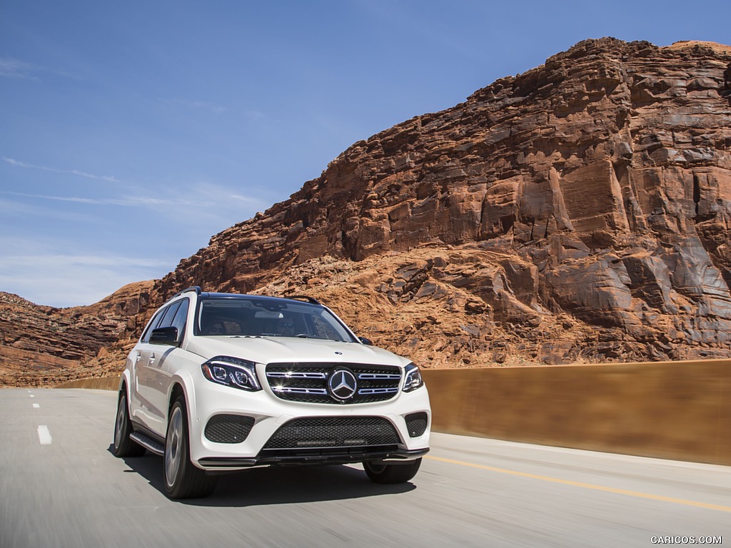 2017 Mercedes-Benz GLS 550 (US-Spec) - Front