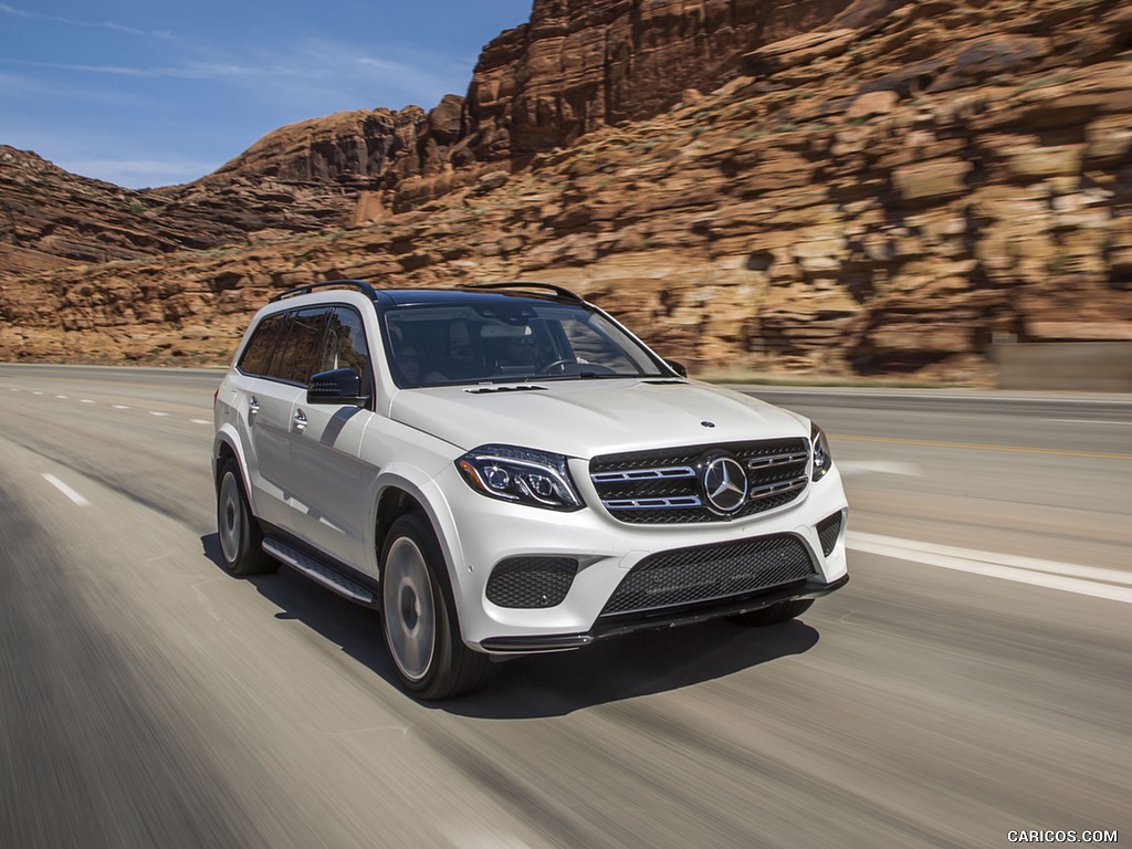 2017 Mercedes-Benz GLS 550 (US-Spec) - Front