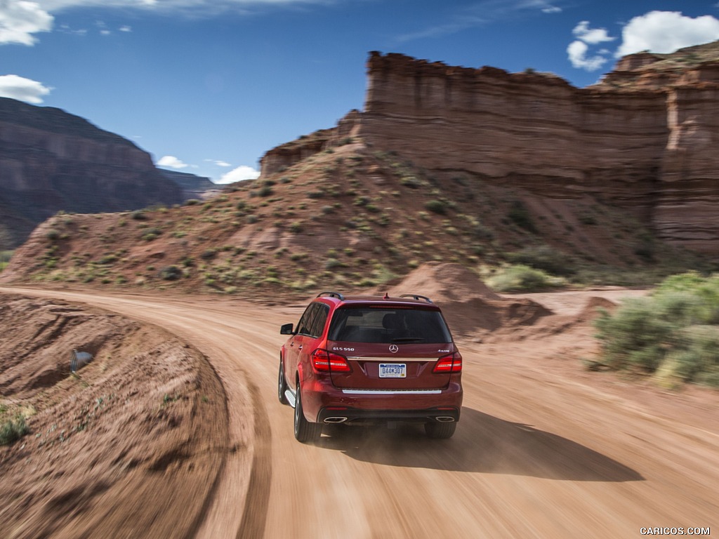 2017 Mercedes-Benz GLS 550 (US-Spec) - Rear