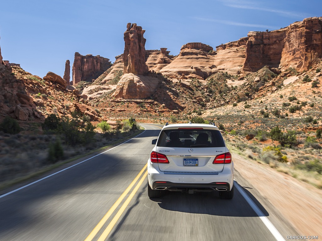 2017 Mercedes-Benz GLS 550 (US-Spec) - Rear