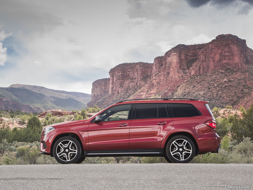 2017 Mercedes-Benz GLS 550 (US-Spec) - Side