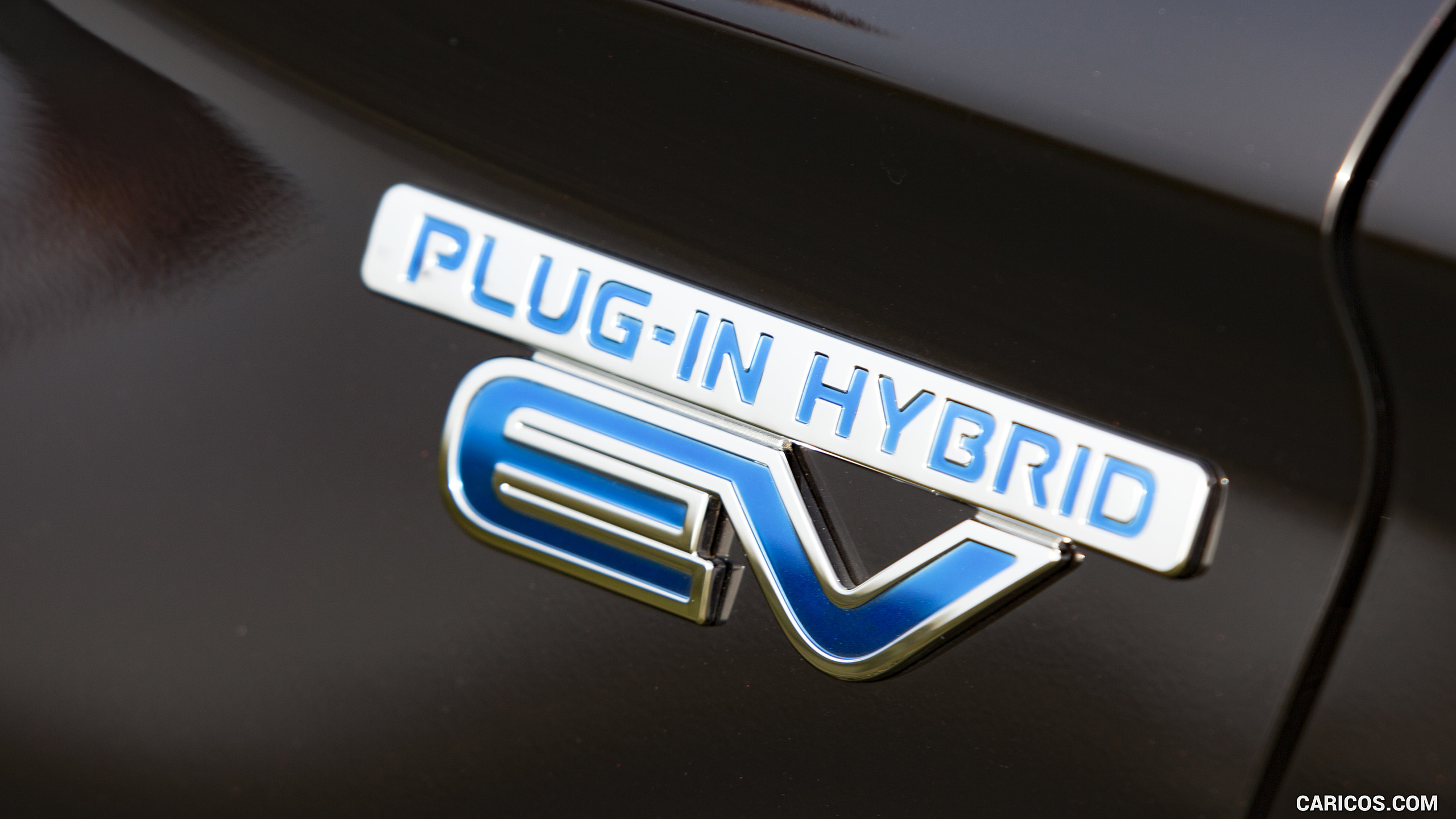 2017 Mitsubishi Outlander Plug-In Hybrid EV (UK-Spec) - Badge, #27 of 46