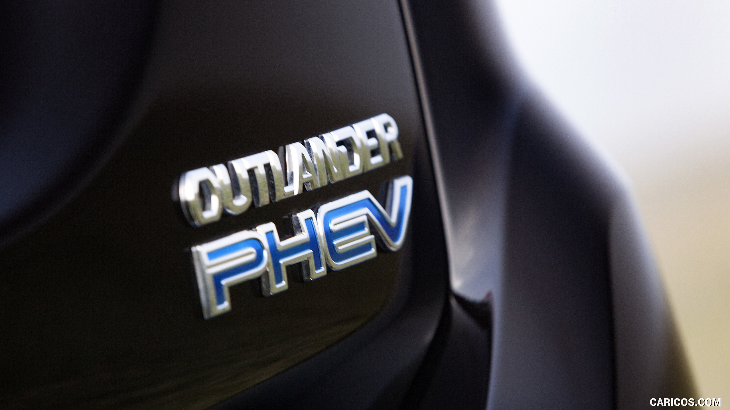 2017 Mitsubishi Outlander Plug-In Hybrid EV (UK-Spec) - Badge, #28 of 46