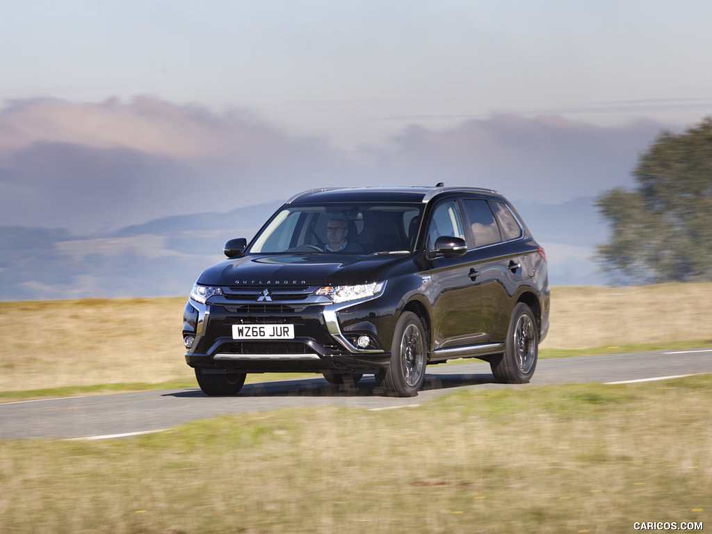 2017 Mitsubishi Outlander Plug-In Hybrid EV (UK-Spec) - Front