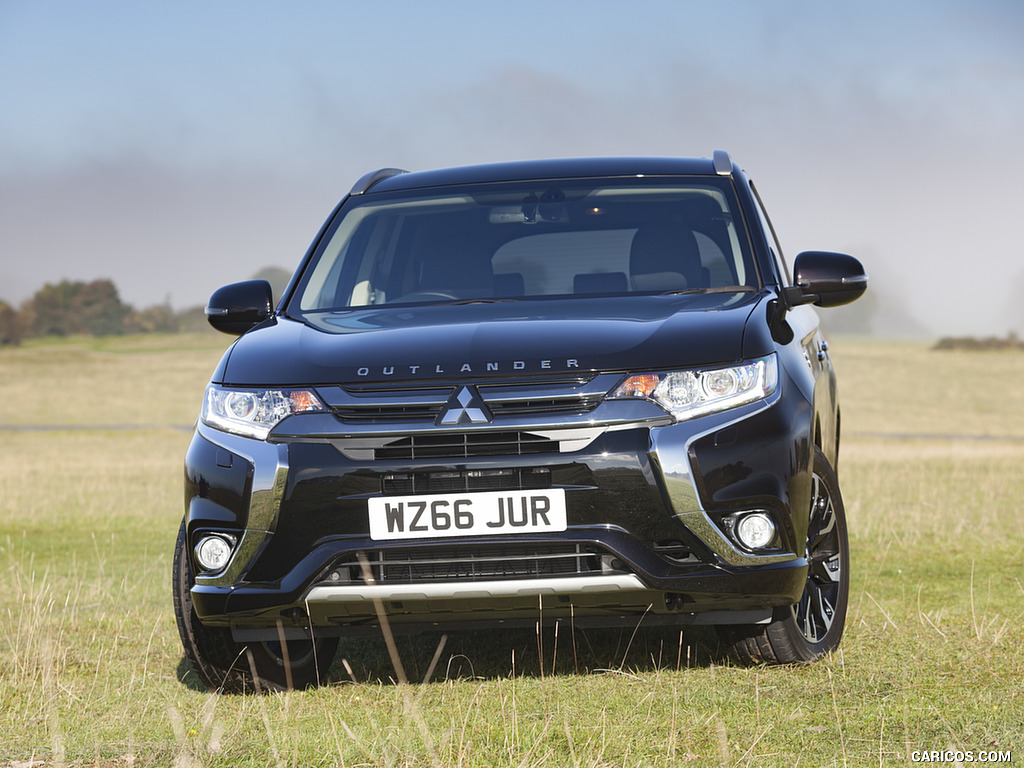 2017 Mitsubishi Outlander Plug-In Hybrid EV (UK-Spec) - Front