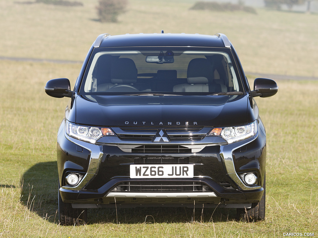 2017 Mitsubishi Outlander Plug-In Hybrid EV (UK-Spec) - Front