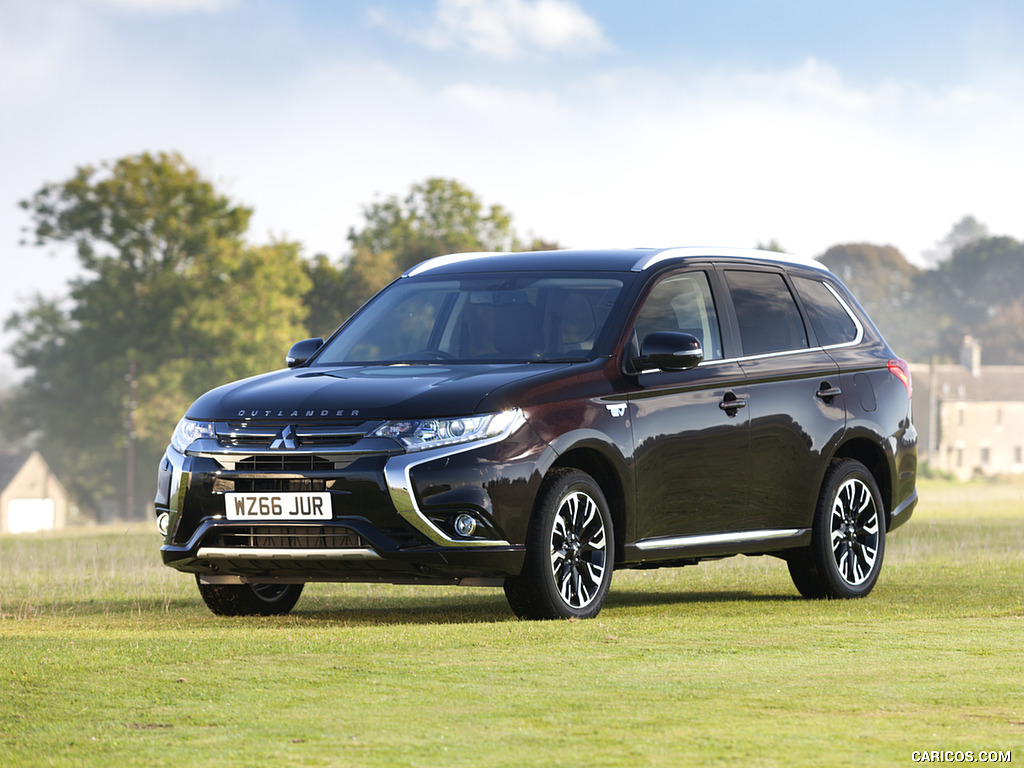 2017 Mitsubishi Outlander Plug-In Hybrid EV (UK-Spec) - Front Three-Quarter