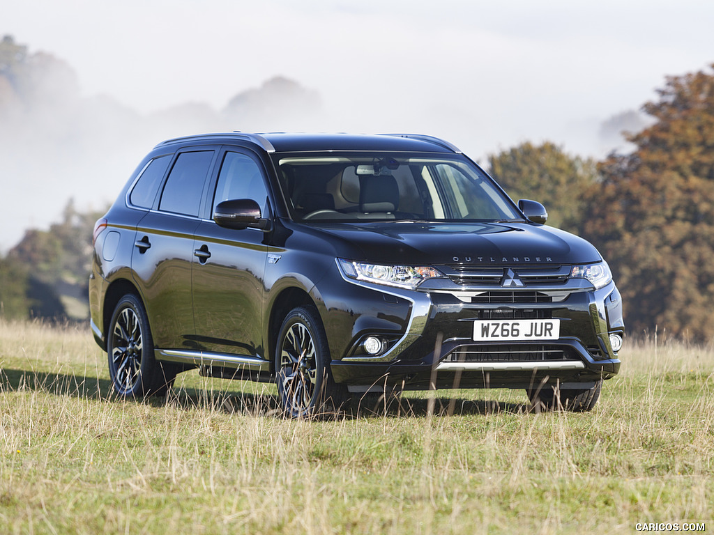 2017 Mitsubishi Outlander Plug-In Hybrid EV (UK-Spec) - Front Three-Quarter