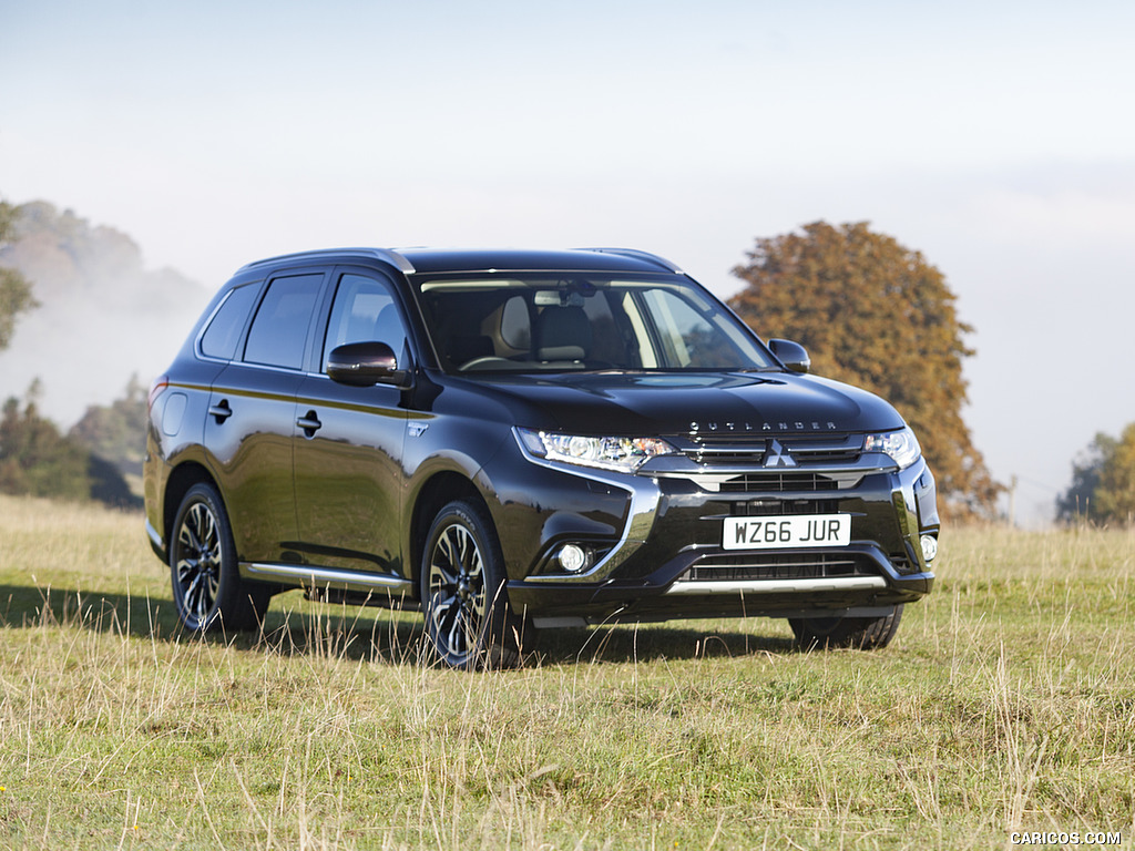 2017 Mitsubishi Outlander Plug-In Hybrid EV (UK-Spec) - Front Three-Quarter