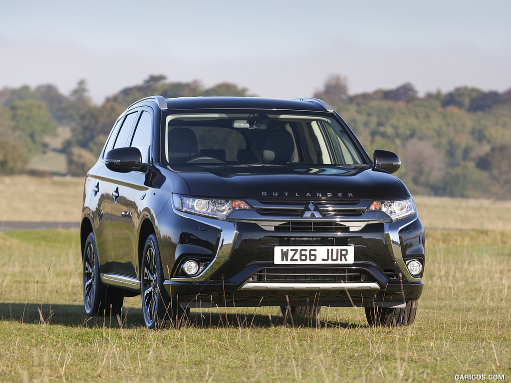 2017 Mitsubishi Outlander Plug-In Hybrid EV (UK-Spec) - Front Three-Quarter