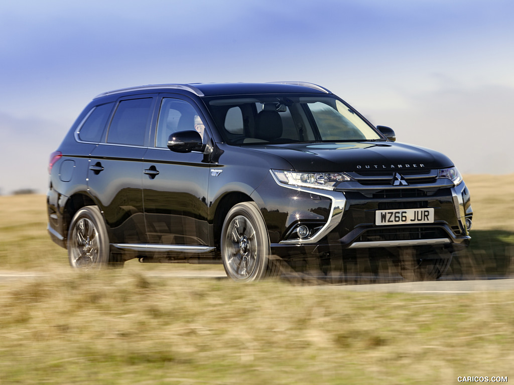 2017 Mitsubishi Outlander Plug-In Hybrid EV (UK-Spec) - Front Three-Quarter