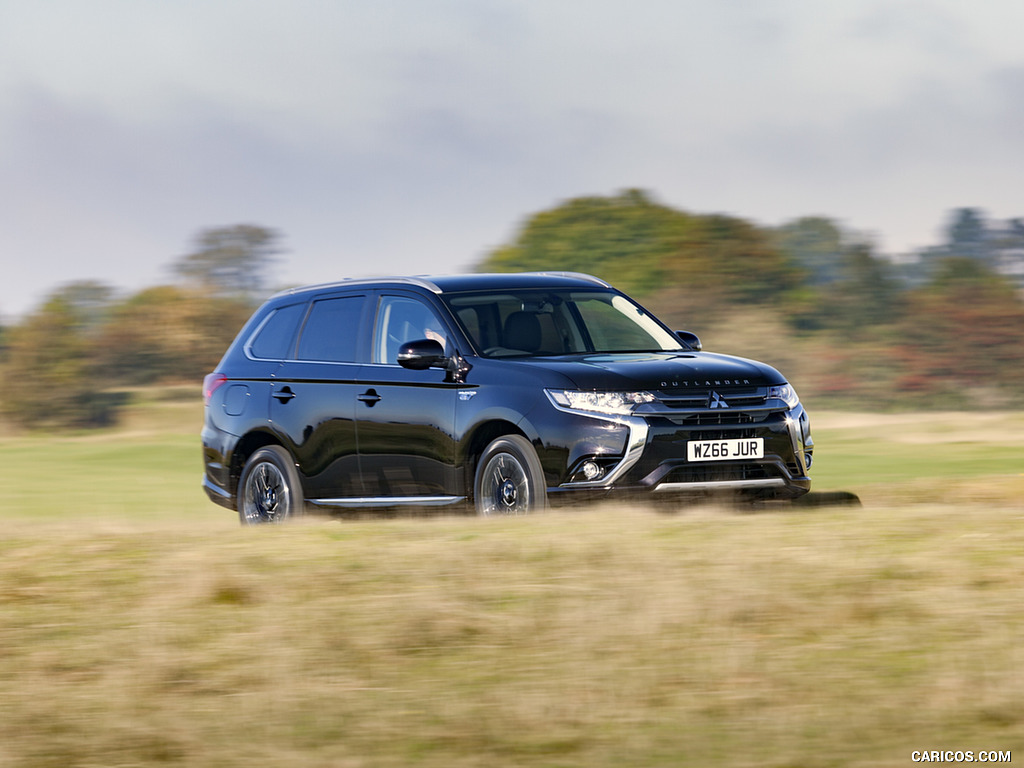 2017 Mitsubishi Outlander Plug-In Hybrid EV (UK-Spec) - Front Three-Quarter